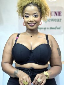 category: bras name: curvy kate strapless bra price: 2500ksh sizes: 34 42 cap: dd,e,f,ff,g,gg,h,hh,i,j